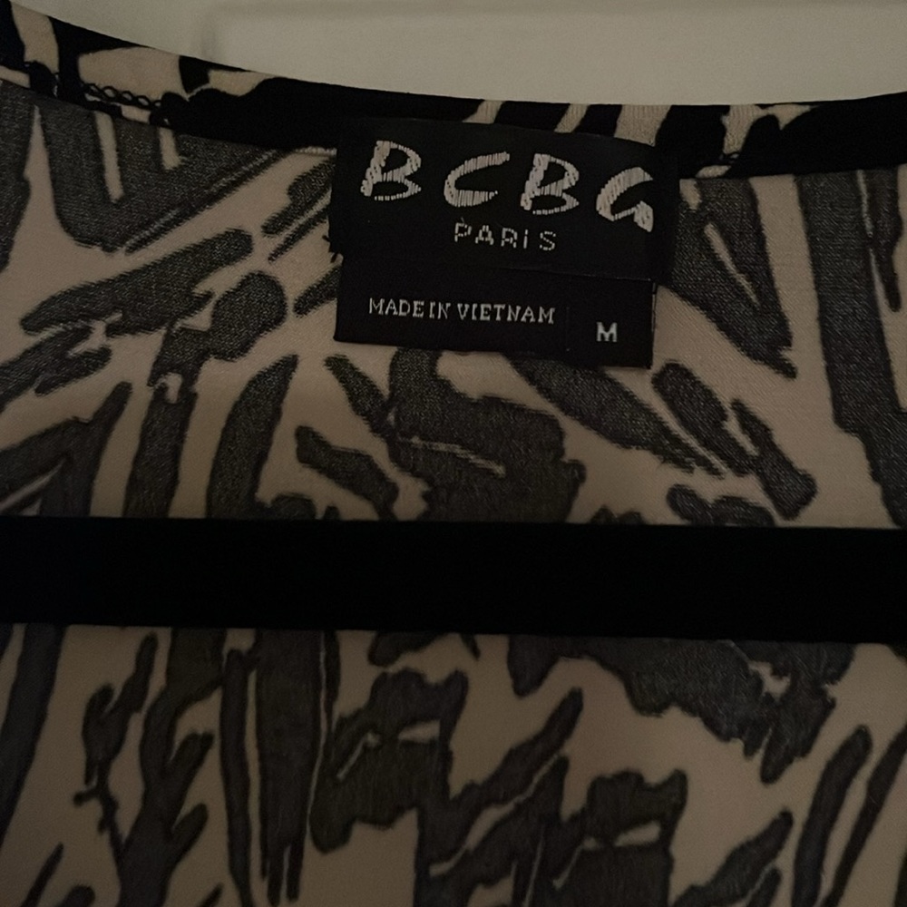 BCBG Black and Cream Patterned Women's Top - Picture 3 of 4